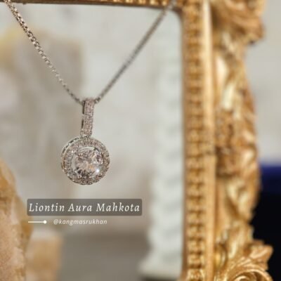 Liontin Aura Mahkota